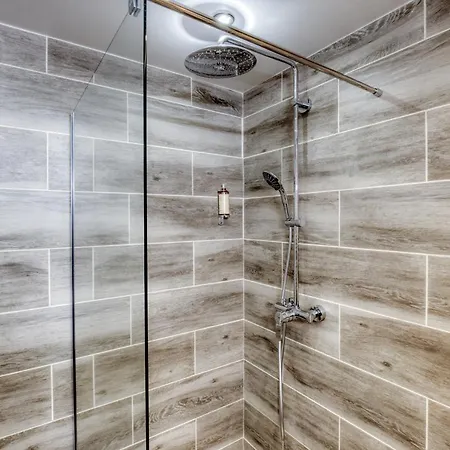 Le Petit شقة ماني لو أونغر