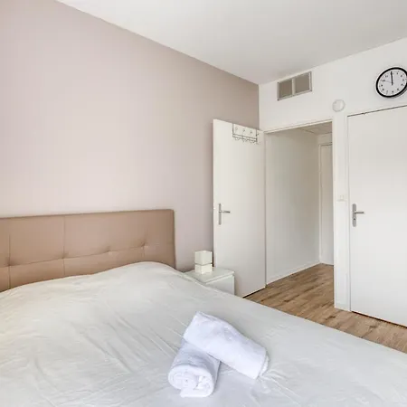 Le Petit * ماني لو أونغر